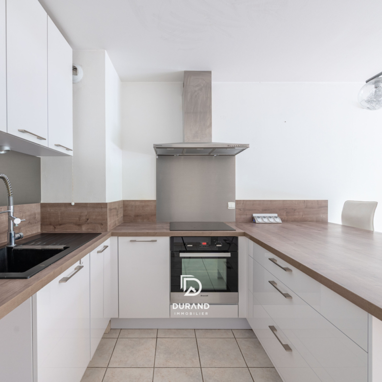 APPARTEMENT - REZ DE JARDIN - 13009