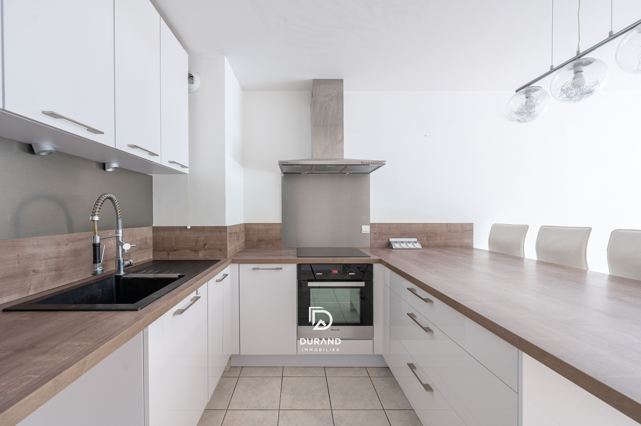 APPARTEMENT - REZ DE JARDIN - 13009
