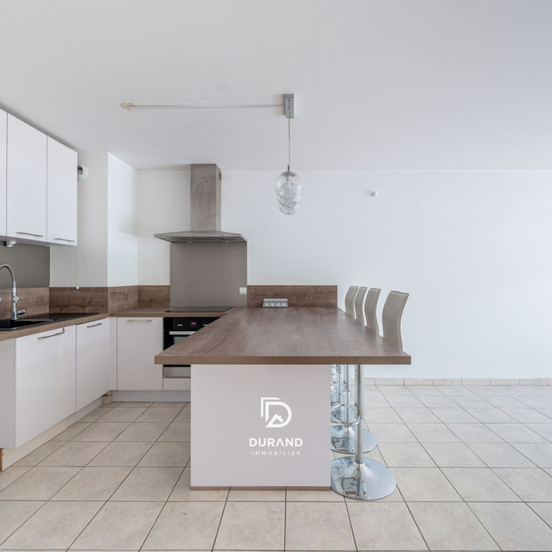 APPARTEMENT - REZ DE JARDIN - 13009