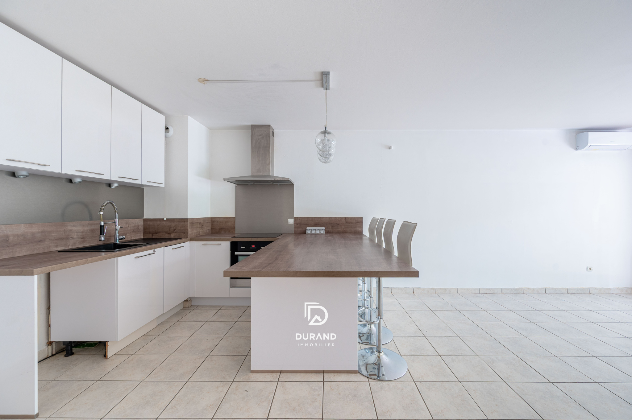 APPARTEMENT - REZ DE JARDIN - 13009