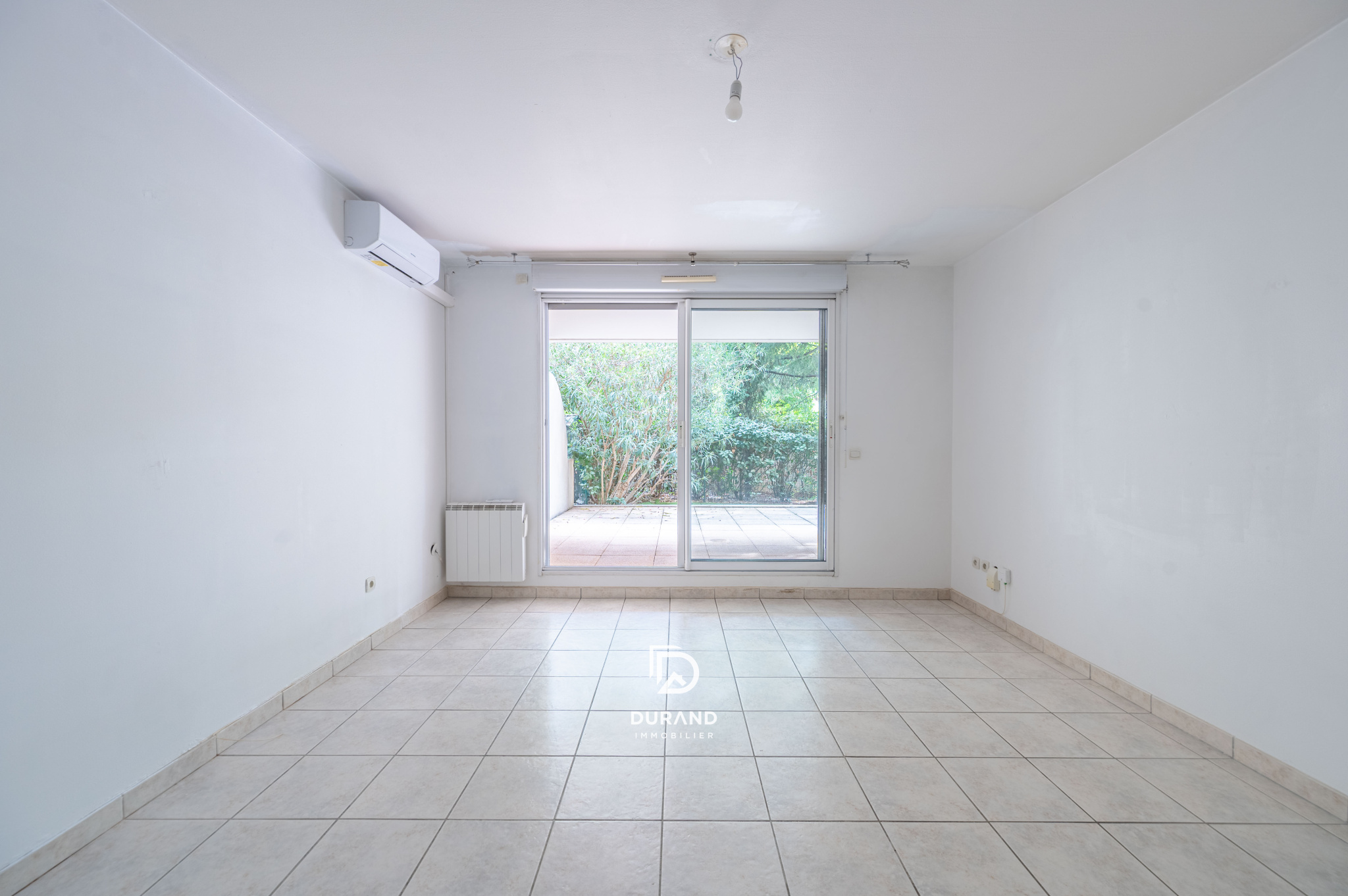 APPARTEMENT - REZ DE JARDIN - 13009