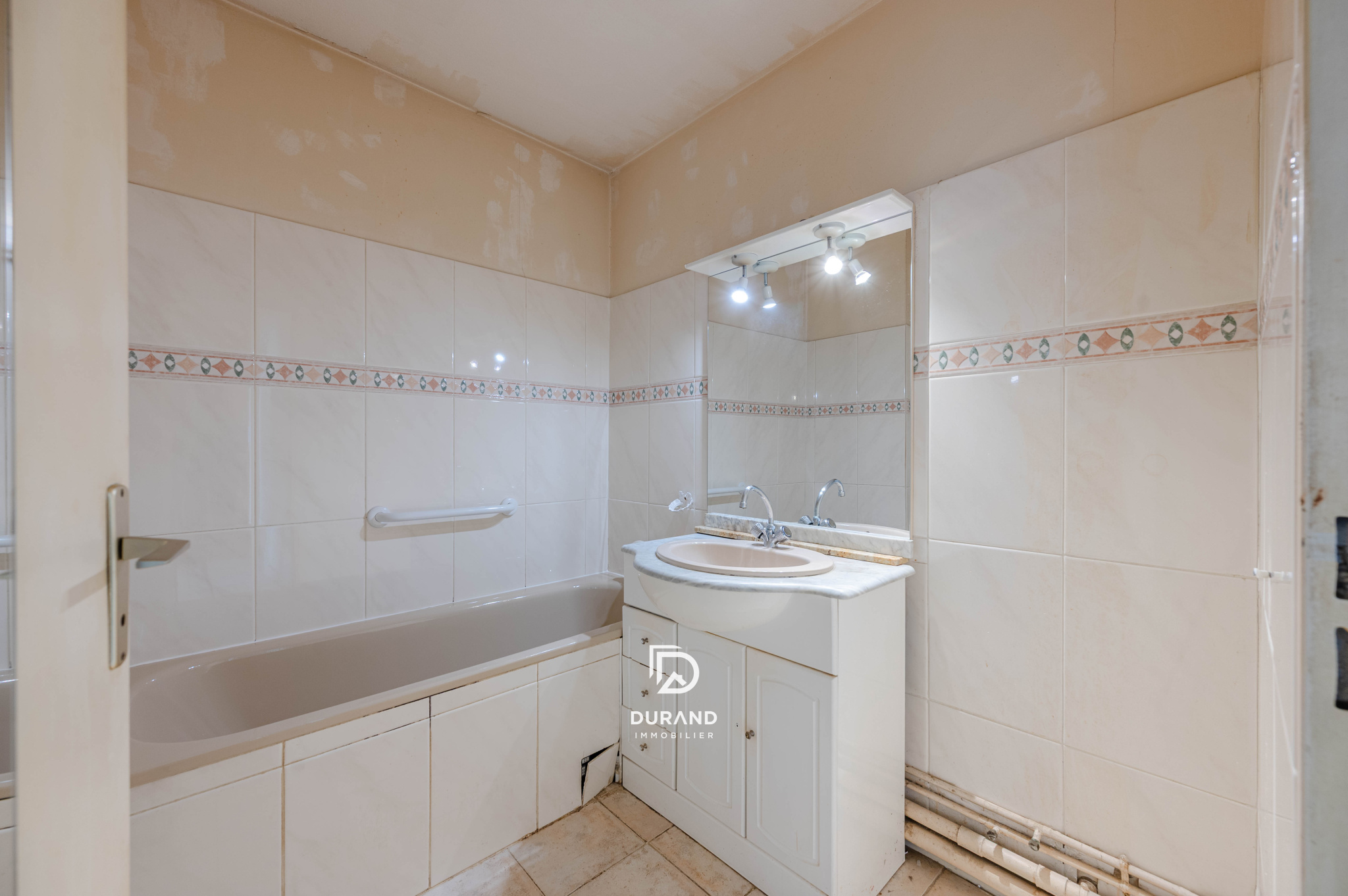 APPARTEMENT - T4 - LE ROUET - 13008 MARSEILLE
