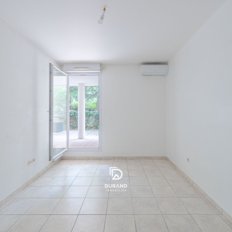 APPARTEMENT - REZ DE JARDIN - 13009