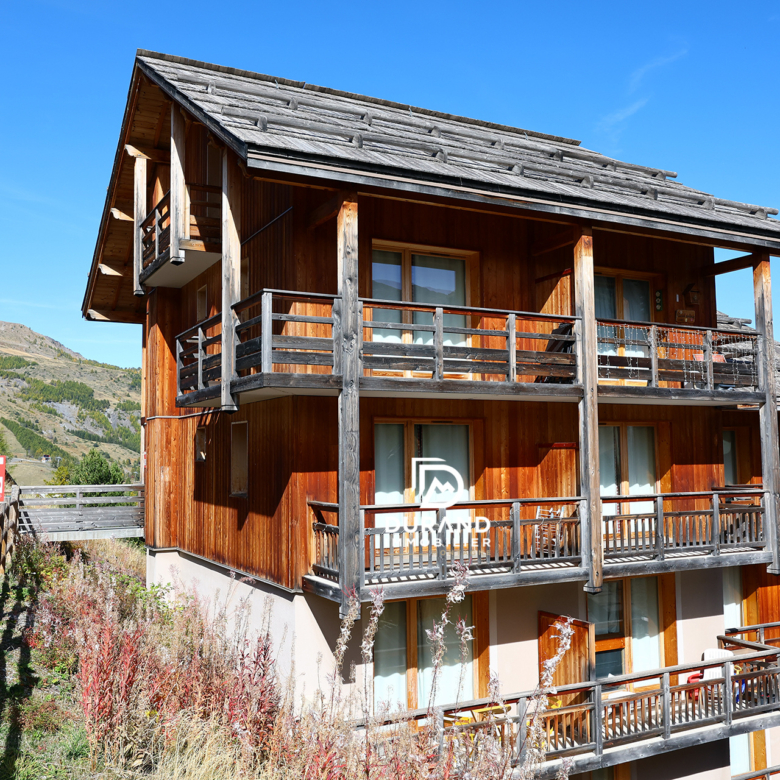 dans une résidence 4 * avec piscines