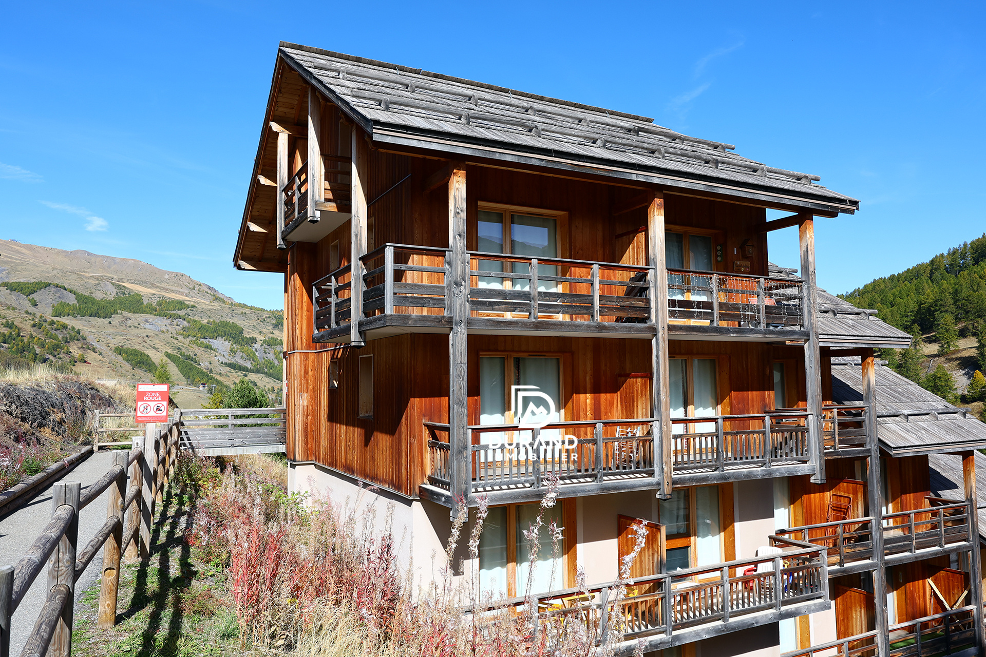 dans une résidence 4 * avec piscines