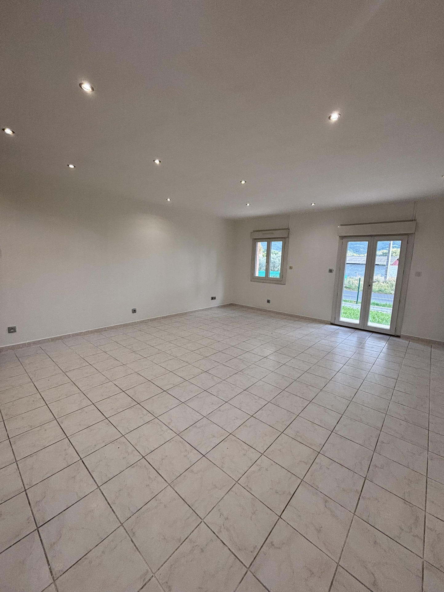 MAISON - JARDIN - BRAS D'ASSE