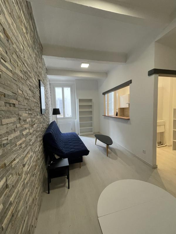 T1 entèrement rénové dans Le Panier