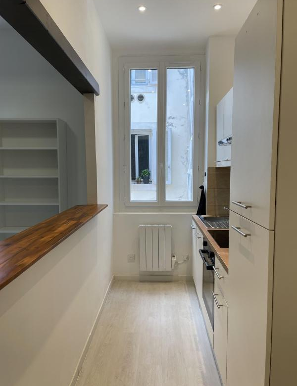 T1 entèrement rénové dans Le Panier