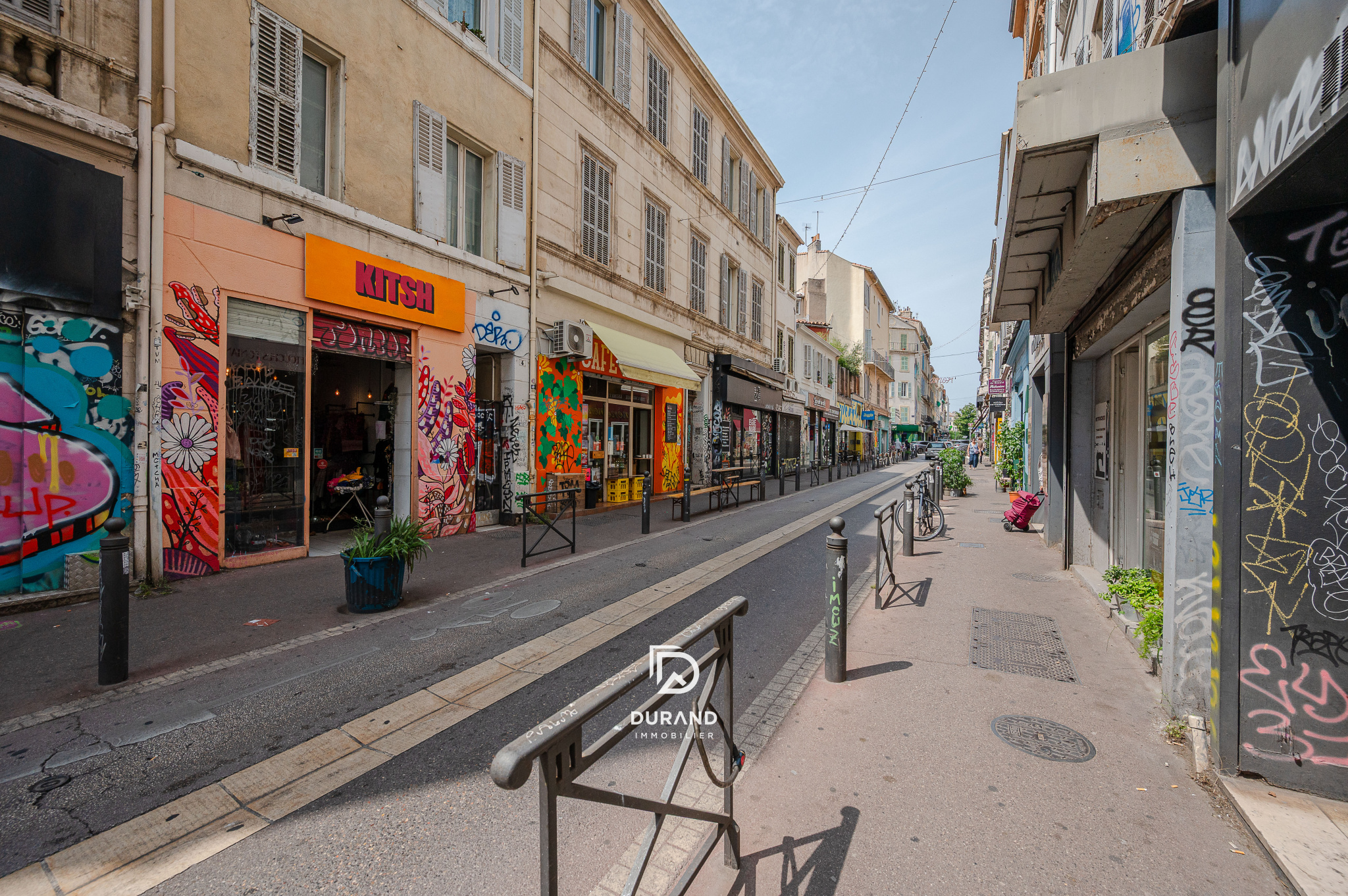 LOCAL COMMERCIAL - 46 M2- ENTIEREMENT RENOVE - 13006 MARSEILLE