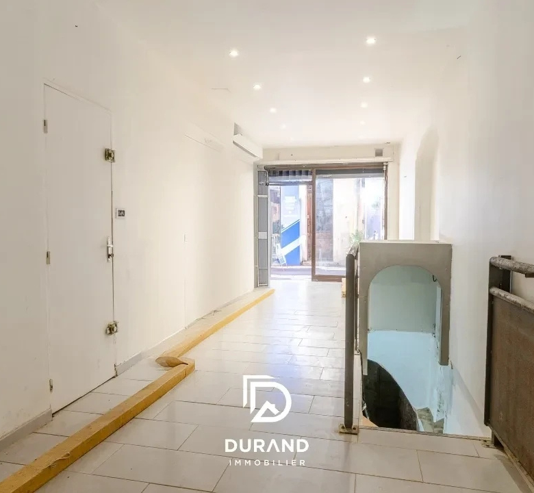 LOCAL COMMERCIAL - 33 m2 - LE PANIER - 13002 MARSEILLE