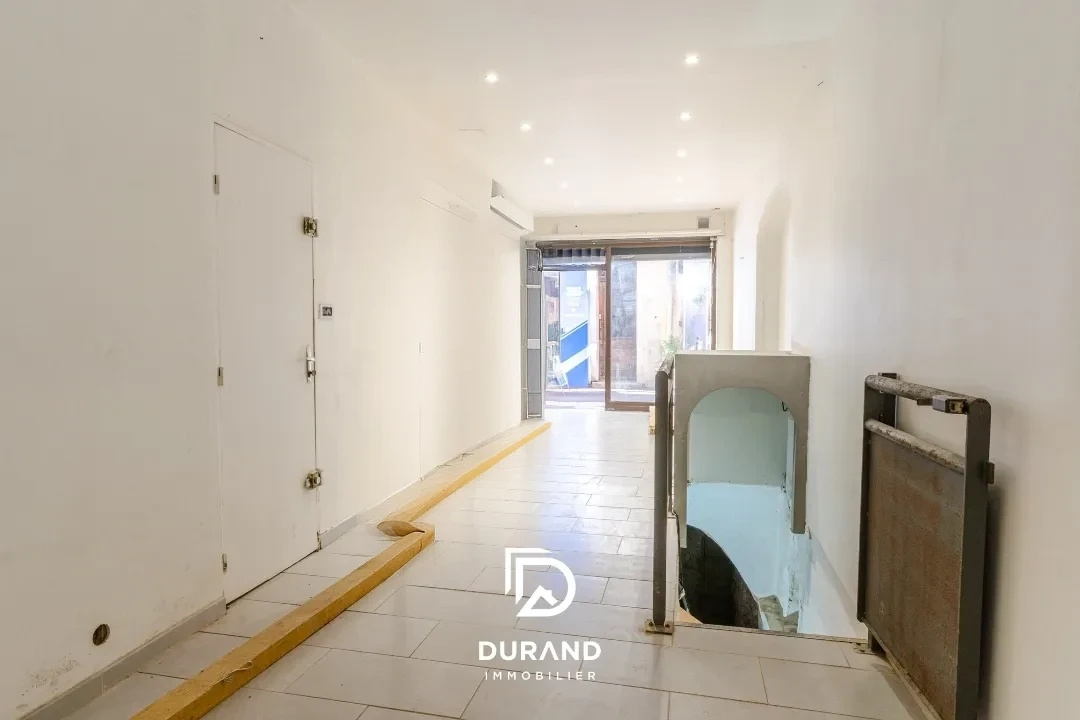 LOCAL COMMERCIAL - 33 m2 - LE PANIER - 13002 MARSEILLE