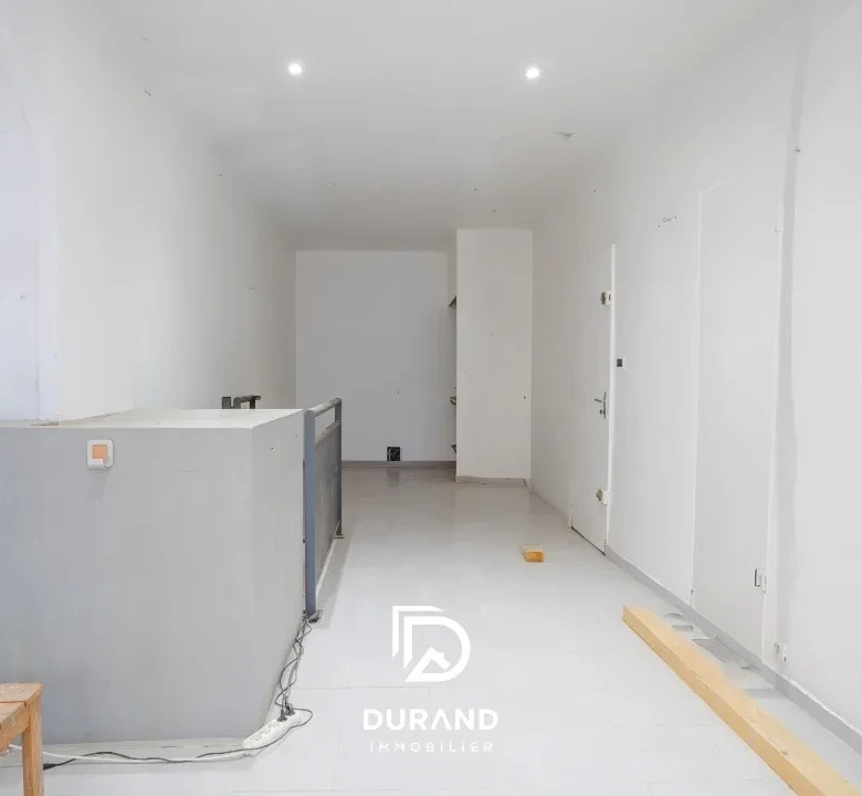 LOCAL COMMERCIAL - 33 m2 - LE PANIER - 13002 MARSEILLE