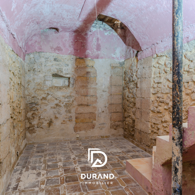 LOCAL COMMERCIAL - 33 m2 - LE PANIER - 13002 MARSEILLE