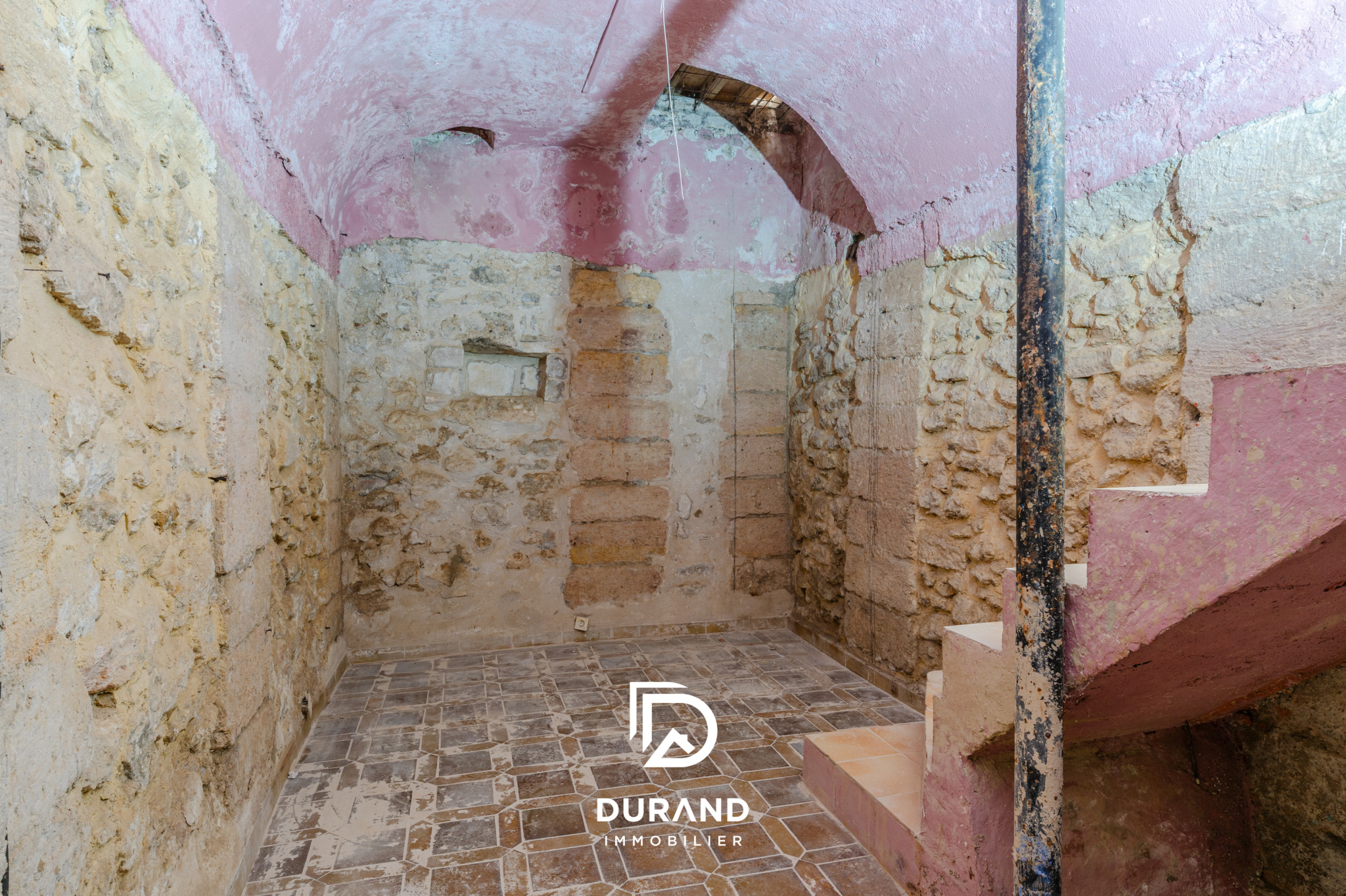 LOCAL COMMERCIAL - 33 m2 - LE PANIER - 13002 MARSEILLE