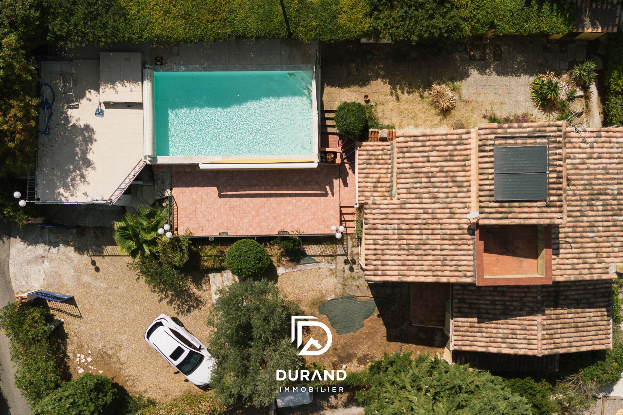 Maison familiale avec piscine et garage