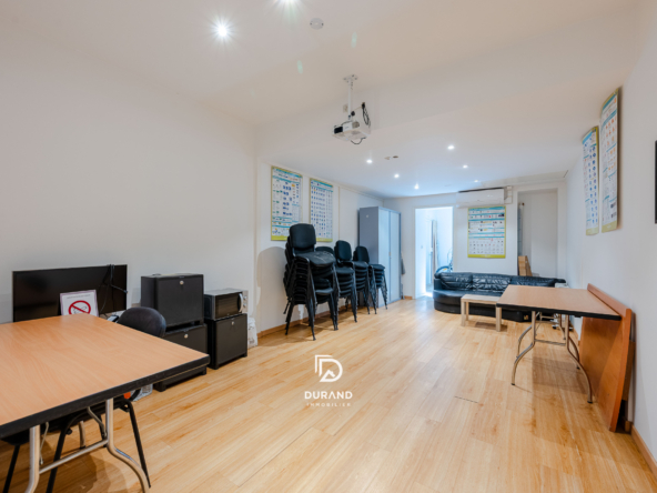 LOCAL COMMERCIAL - 46 M2- ENTIEREMENT RENOVE - 13006 MARSEILLE