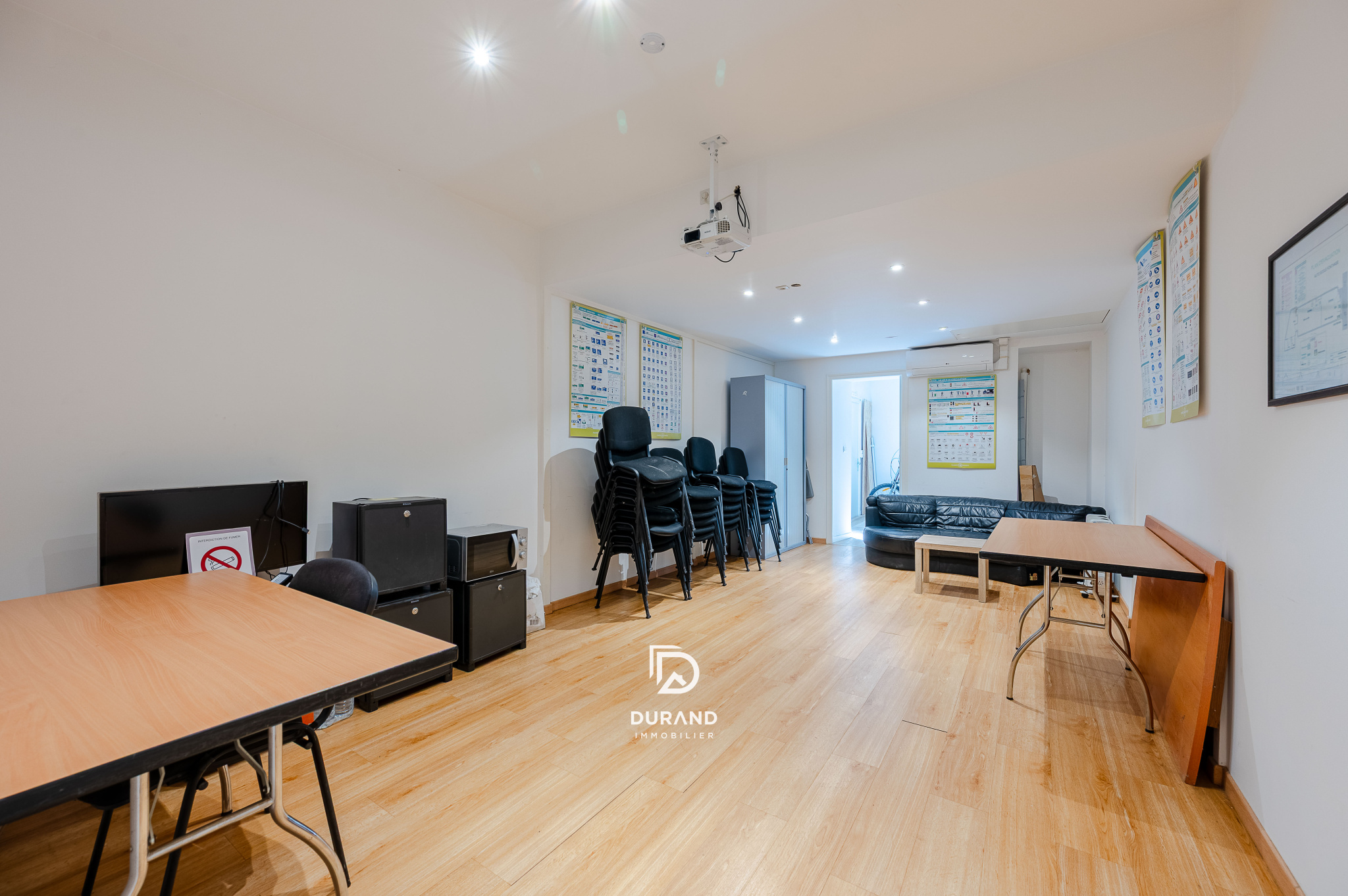 LOCAL COMMERCIAL - 46 M2- ENTIEREMENT RENOVE - 13006 MARSEILLE