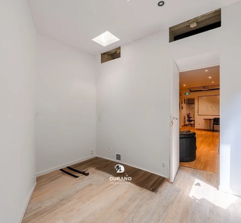 LOCAL COMMERCIAL - 46 M2- ENTIEREMENT RENOVE - 13006 MARSEILLE