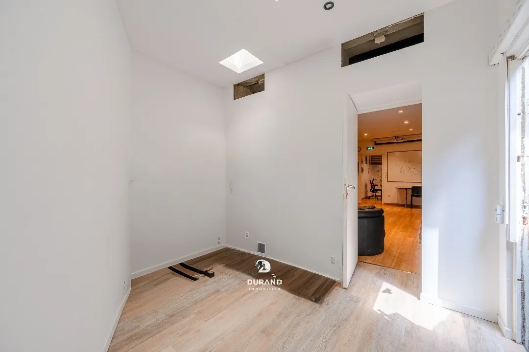 LOCAL COMMERCIAL - 46 M2- ENTIEREMENT RENOVE - 13006 MARSEILLE