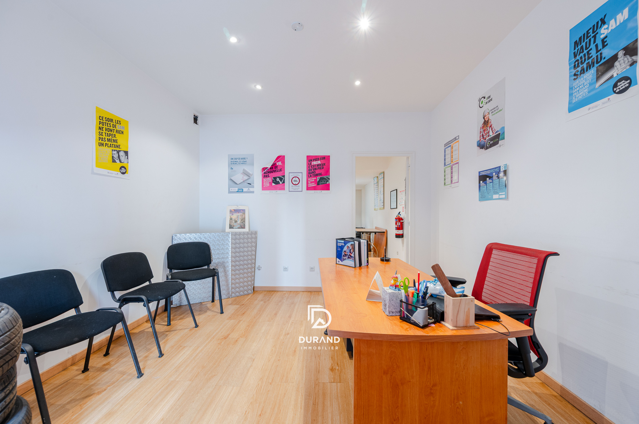 LOCAL COMMERCIAL - 46 M2- ENTIEREMENT RENOVE - 13006 MARSEILLE