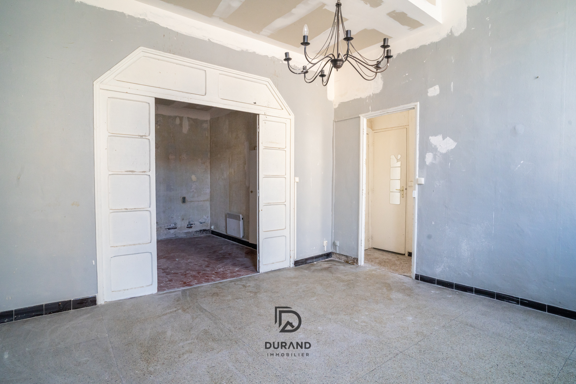  IMMEUBLE AVEC COUR 408m2 LE CAMAS 13005 MARSEILLE