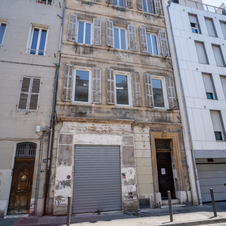  IMMEUBLE AVEC COUR 408m2 LE CAMAS 13005 MARSEILLE