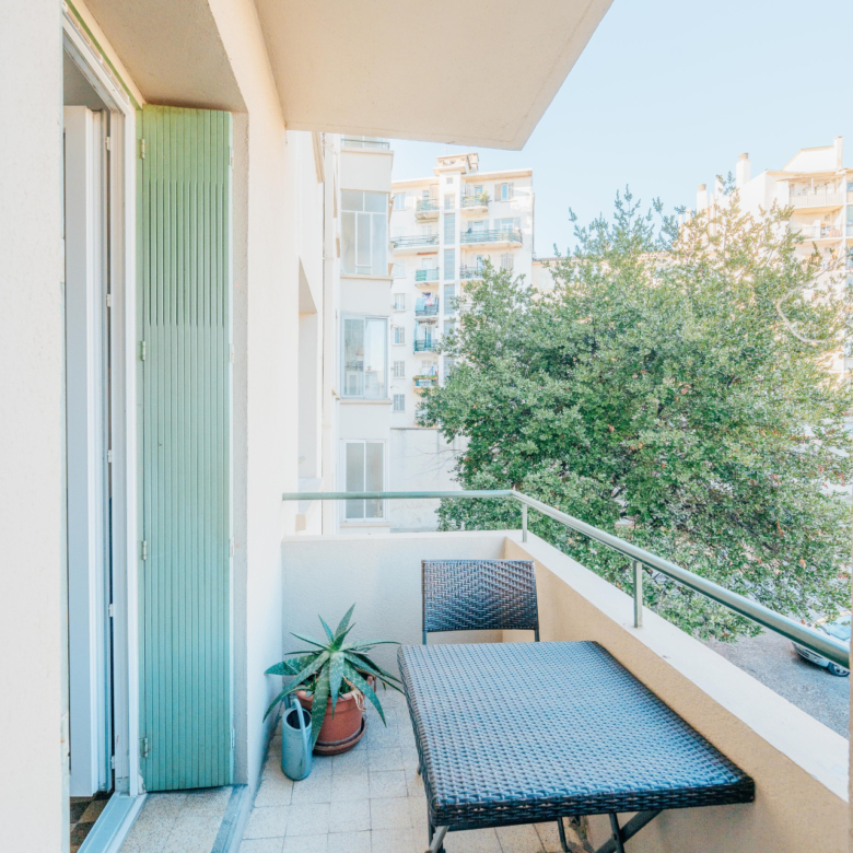 APPARTEMENT - 2 BALCONS - UNE CAVE - SAINT CHARLES - 13003 MARSEILLE ( IDEAL INVESTISSEURS)