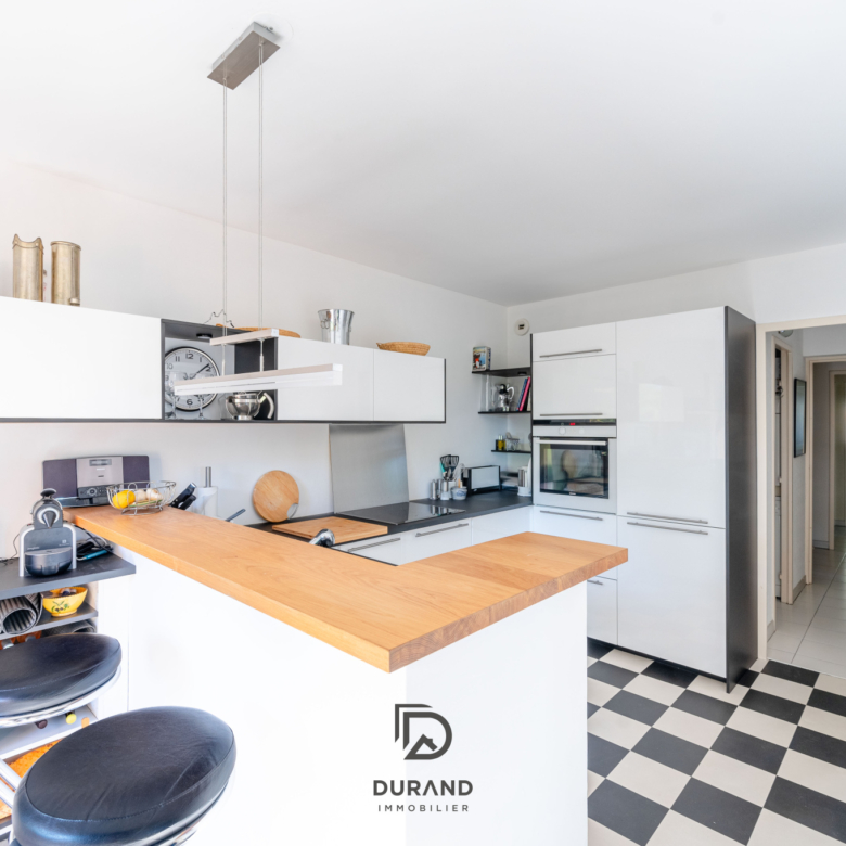 APPARTEMENT -  PERIER - CARRE D'OR - 13008 MARSEILLE