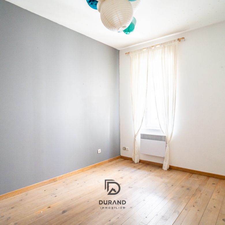  IMMEUBLE AVEC COUR 408m2 LE CAMAS 13005 MARSEILLE