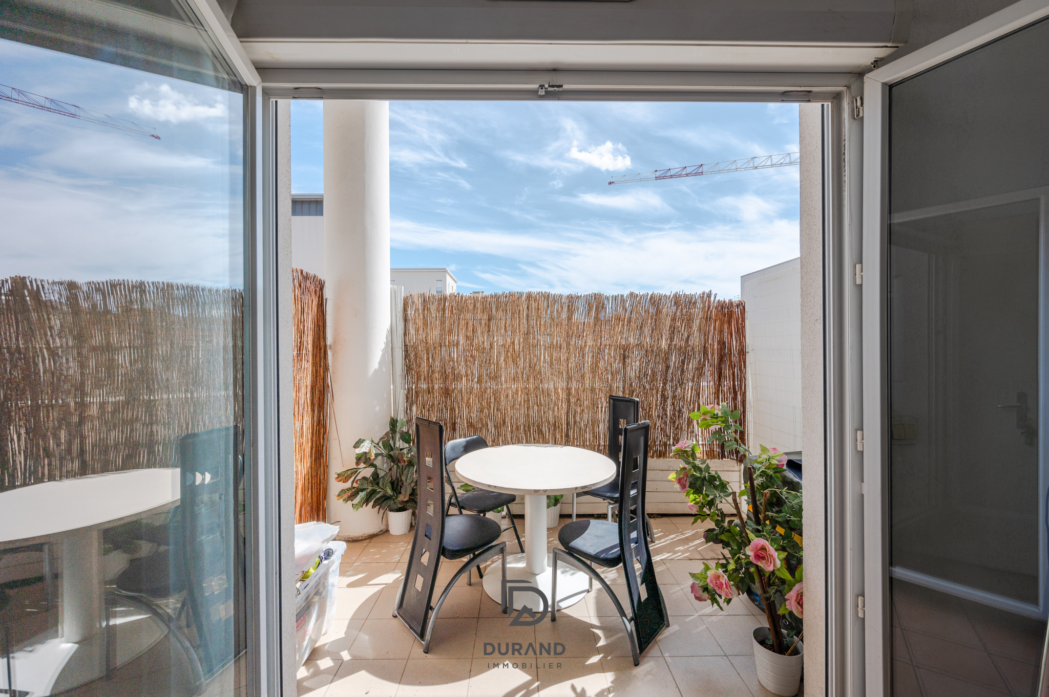 APPARTEMENT - DUPLEX - TERRASSE - EUROMED 13002 MARSEILLE