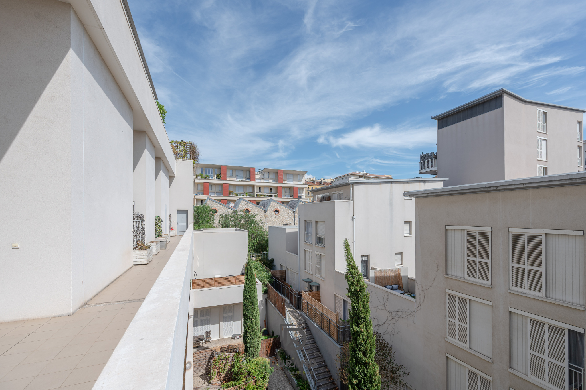 APPARTEMENT - DUPLEX - TERRASSE - EUROMED 13002 MARSEILLE