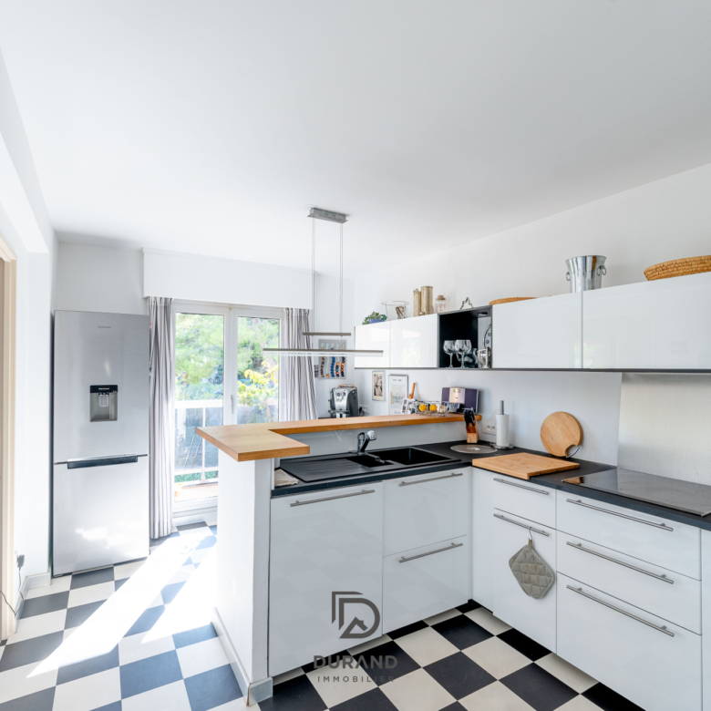 APPARTEMENT -  PERIER - CARRE D'OR - 13008 MARSEILLE