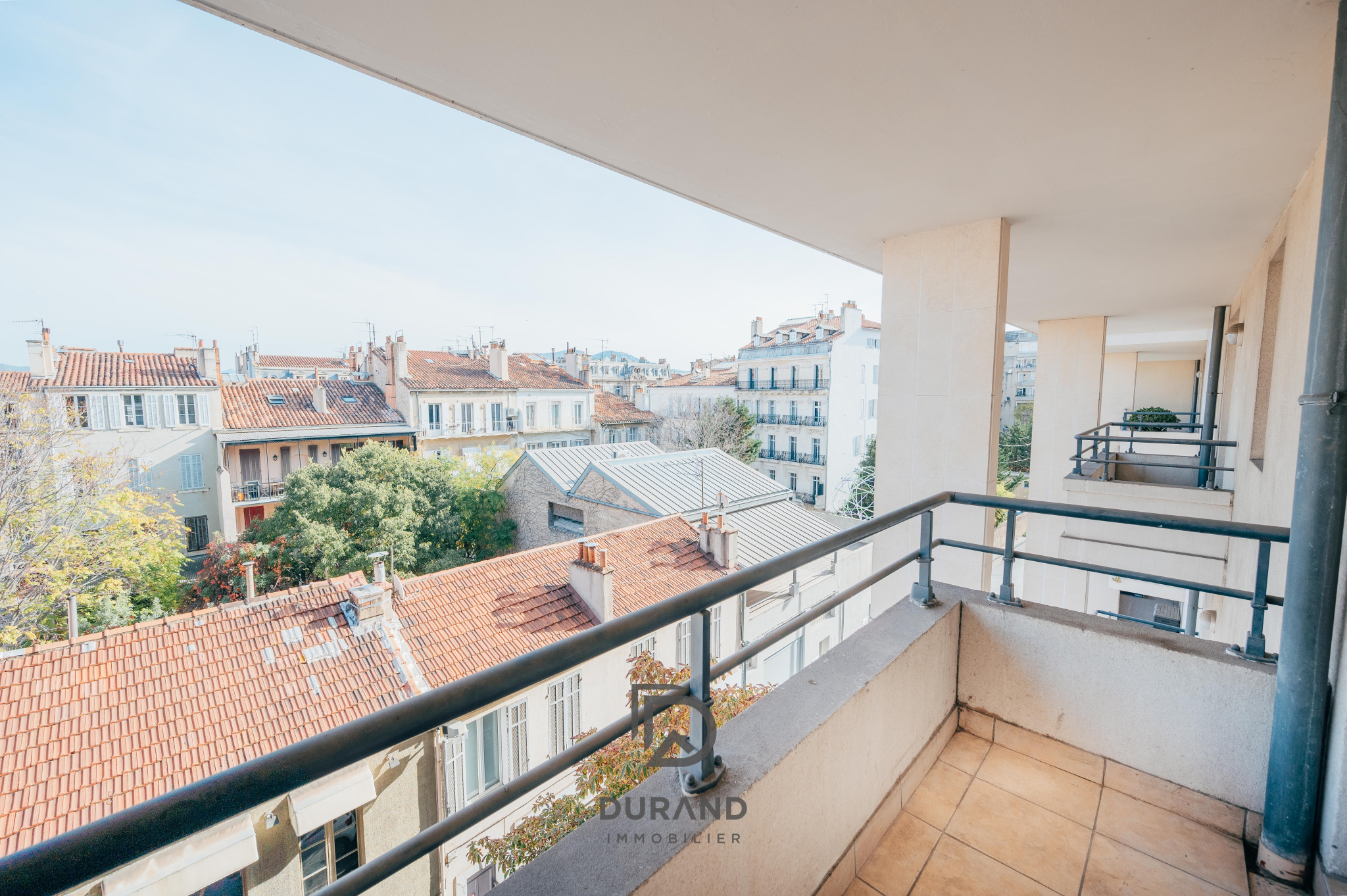 APPARTEMENT - TERRASSE - BALCONS - CARRE D'OR - 13008 MARSEILLE