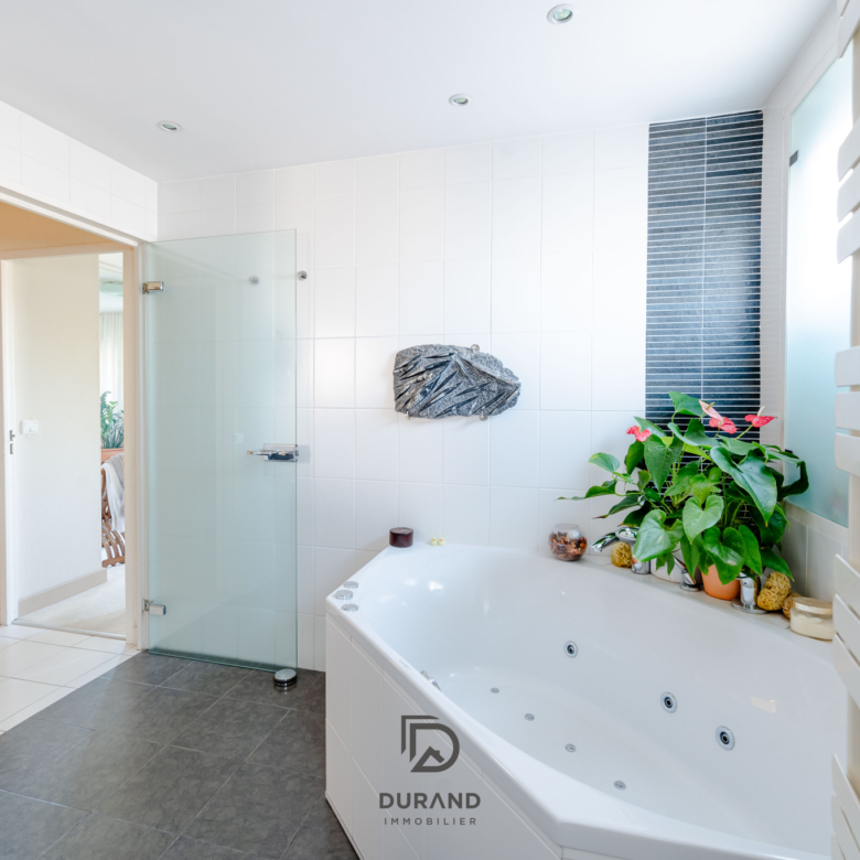 APPARTEMENT -  PERIER - CARRE D'OR - 13008 MARSEILLE