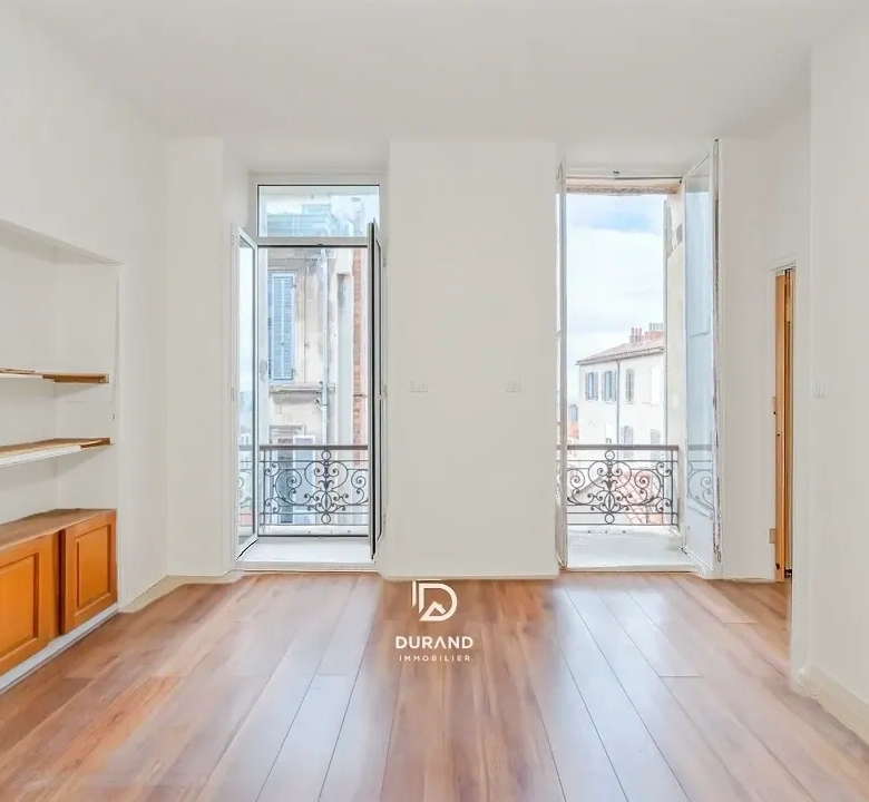 APPARTEMENT - 2 PIECES - 13007 MARSEILLE