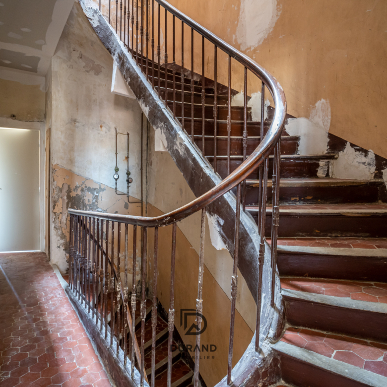  IMMEUBLE AVEC COUR 408m2 LE CAMAS 13005 MARSEILLE