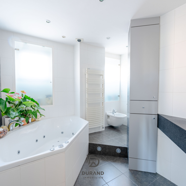 APPARTEMENT -  PERIER - CARRE D'OR - 13008 MARSEILLE