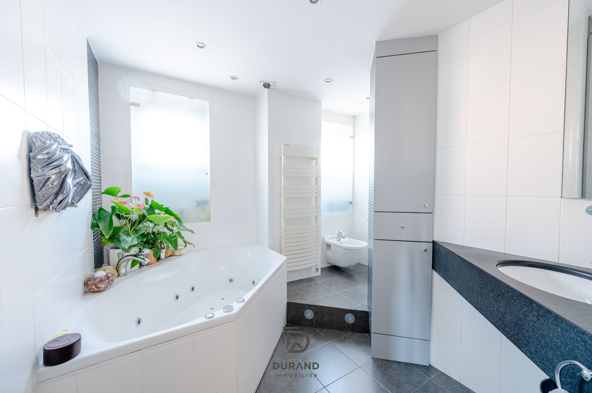 APPARTEMENT -  PERIER - CARRE D'OR - 13008 MARSEILLE