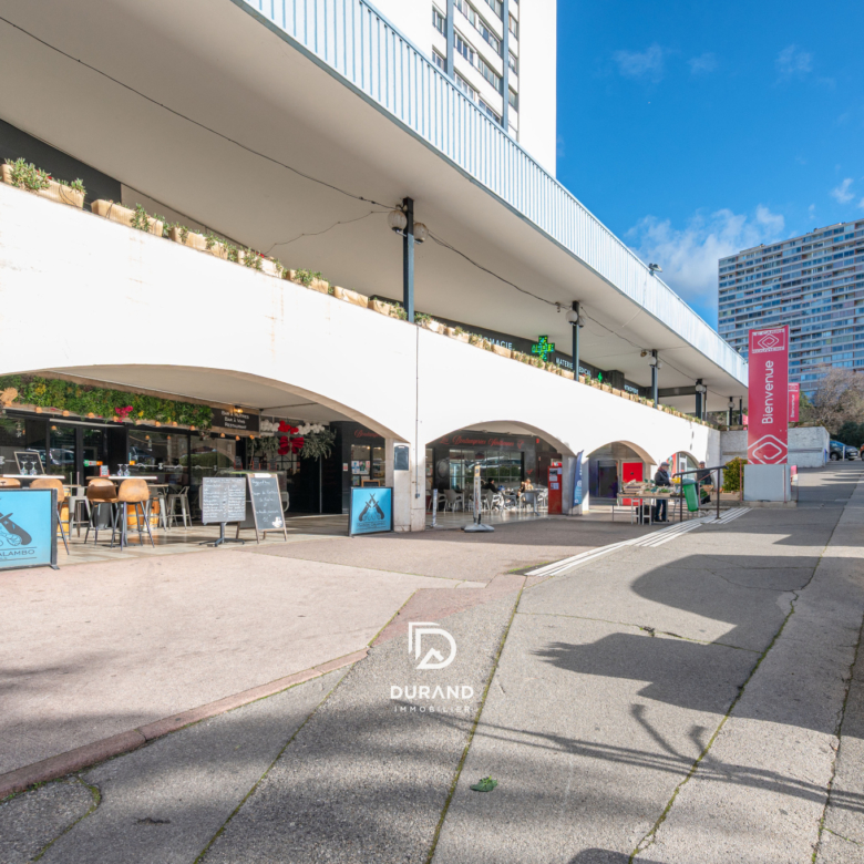 Local commercial /  La Rouvière / 13009