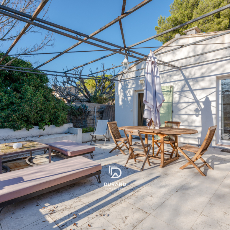 BATISSE - DEPENDANCES - GARAGE - PISCINE - 13400 AUBAGNE