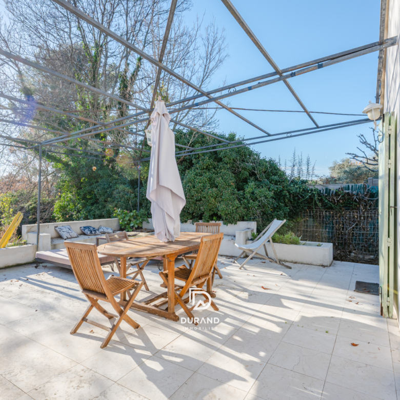 BATISSE - DEPENDANCES - GARAGE - PISCINE - 13400 AUBAGNE