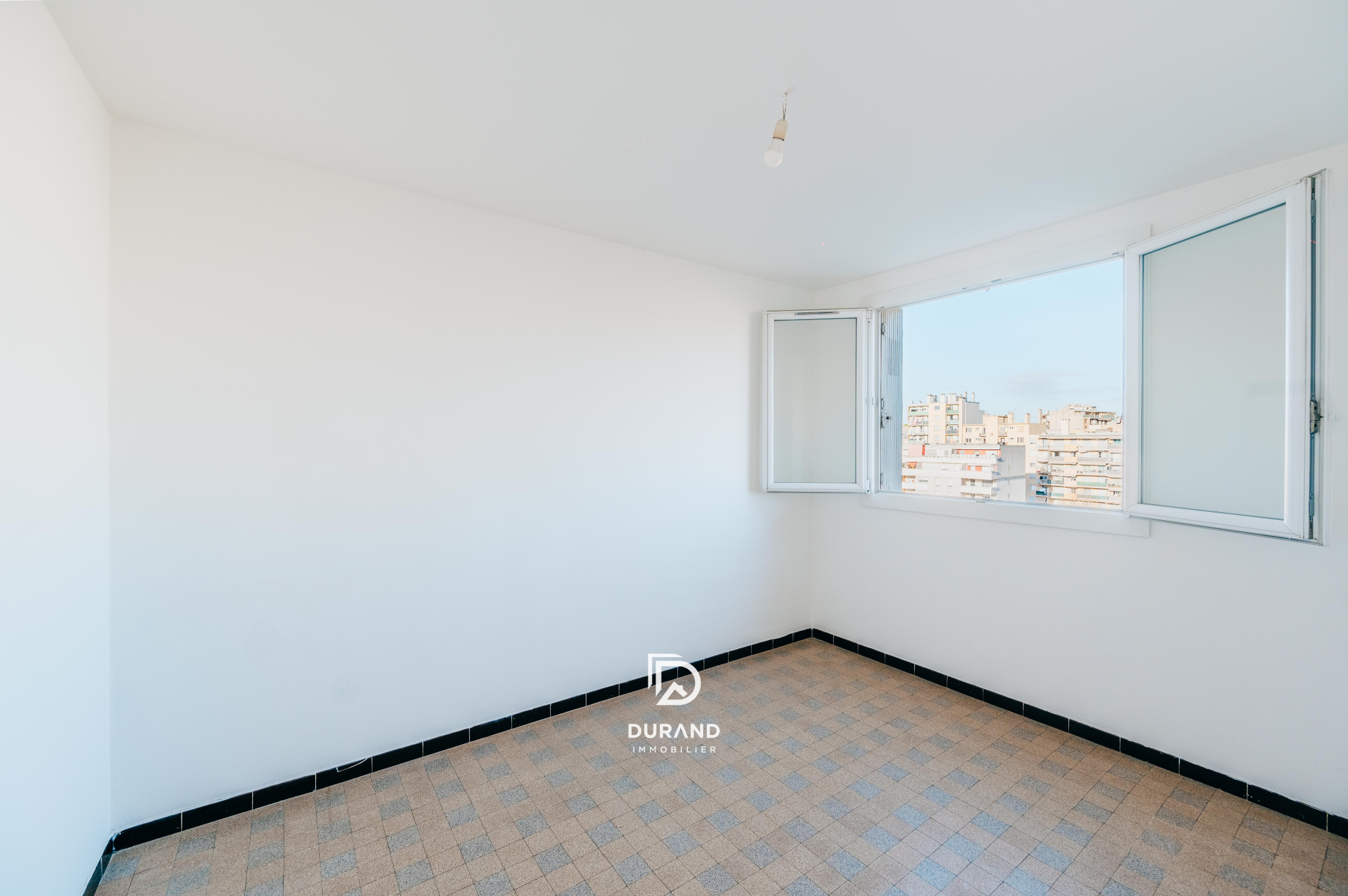 APPARTEMENT - TERRASSES - VUE DEGAGEE - SAINT JUST - 13013 MARSEILLE