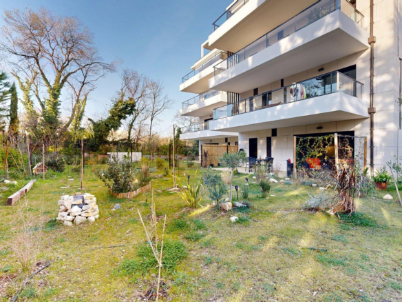T3 - JARDIN ET TERRASSE - DOUBLE BOX - BORELY - 13 008
