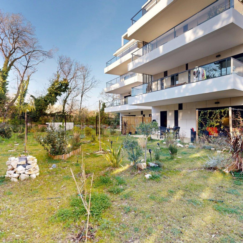 T3 - JARDIN ET TERRASSE - DOUBLE BOX - BORELY - 13 008