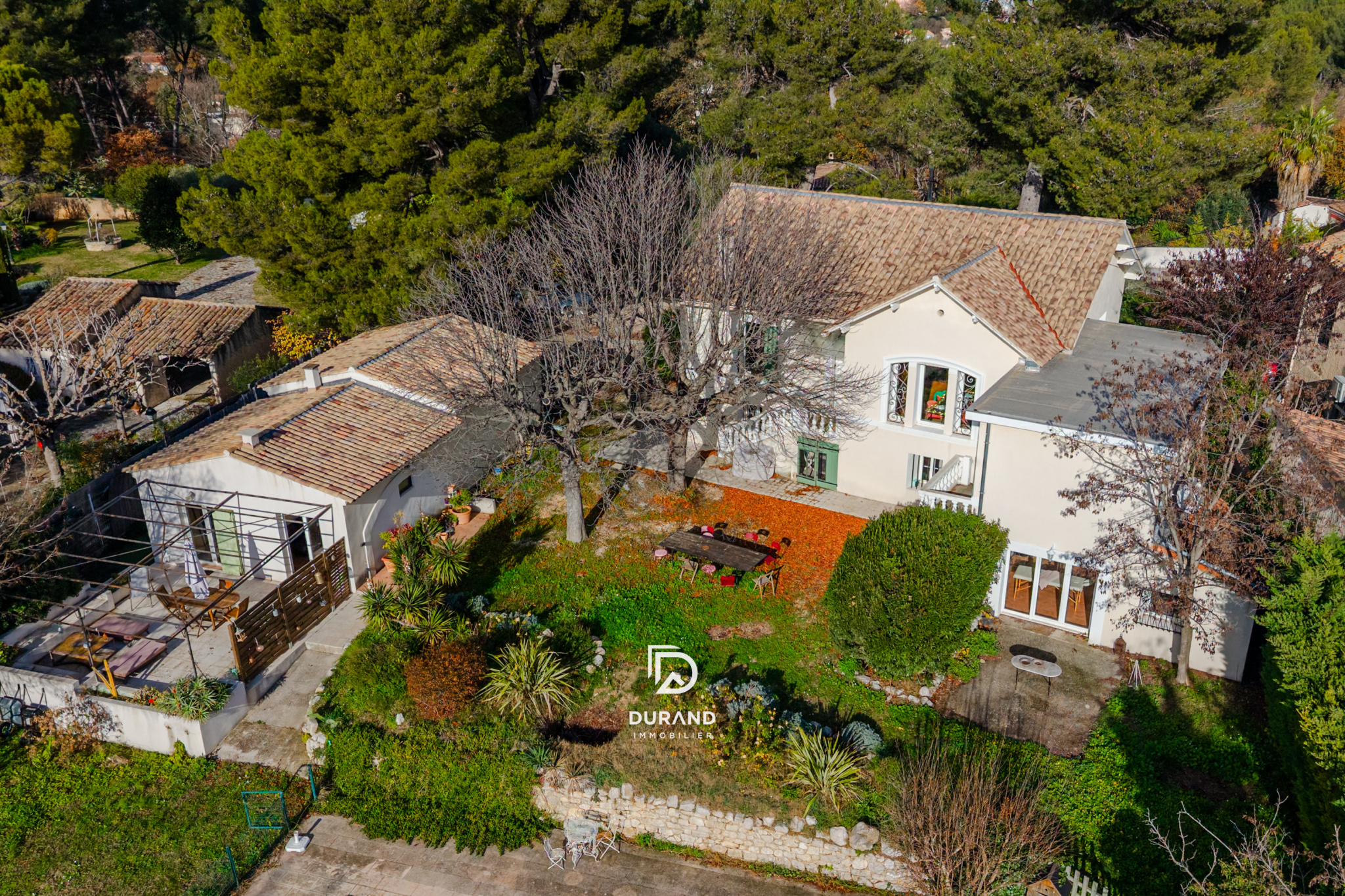 BATISSE - DEPENDANCES - GARAGE - PISCINE - 13400 AUBAGNE