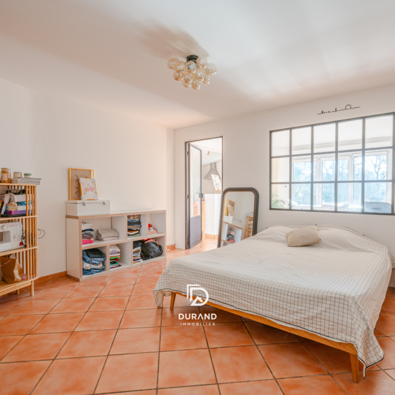 BATISSE - DEPENDANCES - GARAGE - PISCINE - 13400 AUBAGNE