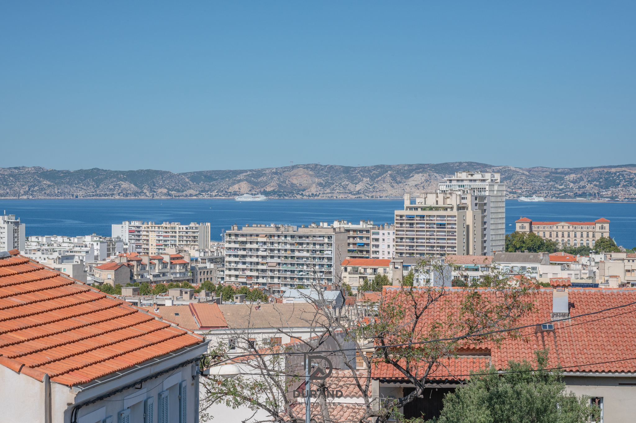 APPARTEMENT - ROUCAS BLANC - 13007 MARSEILLE