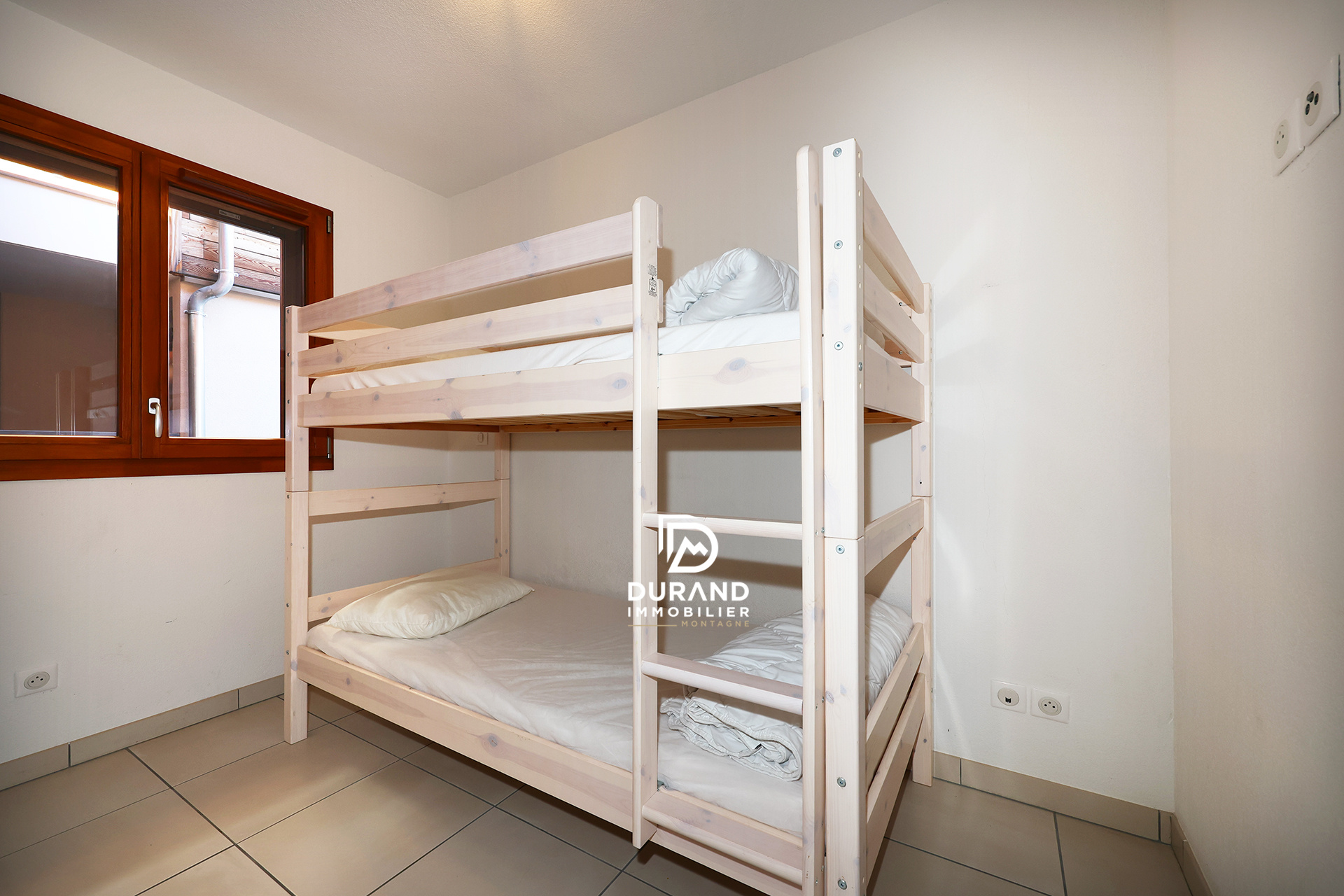 vaste T4/5 récent SKIS AUX PIEDS