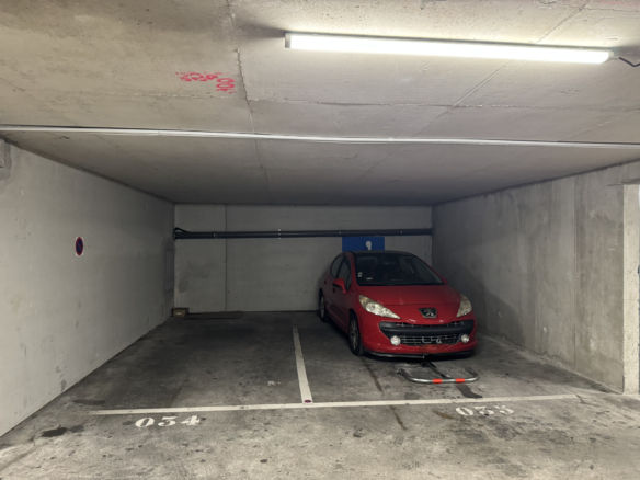 PLACE DE PARKING / BOX GARAGE - 13010 MARSEILLE