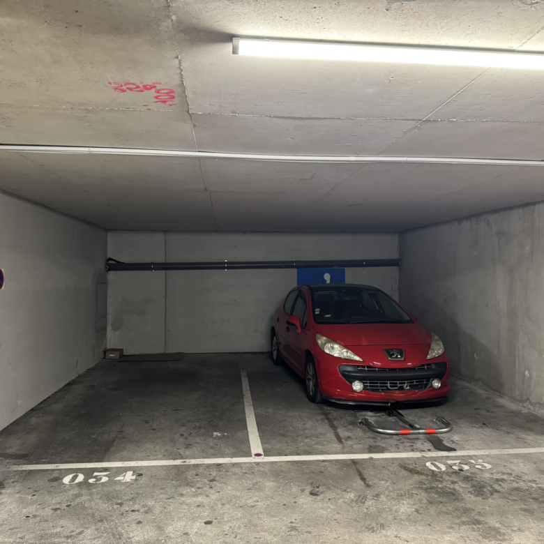 PLACE DE PARKING / BOX GARAGE - 13010 MARSEILLE